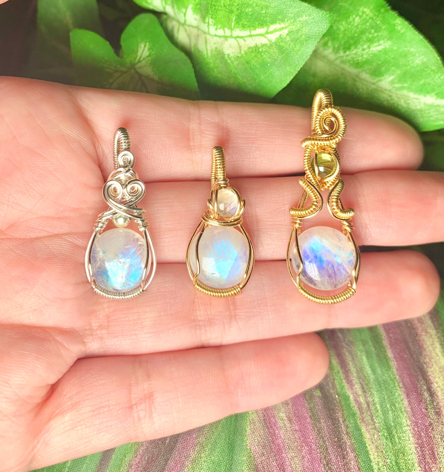 Rainbow Moonstone & Peridot Gold Pendant (Round)