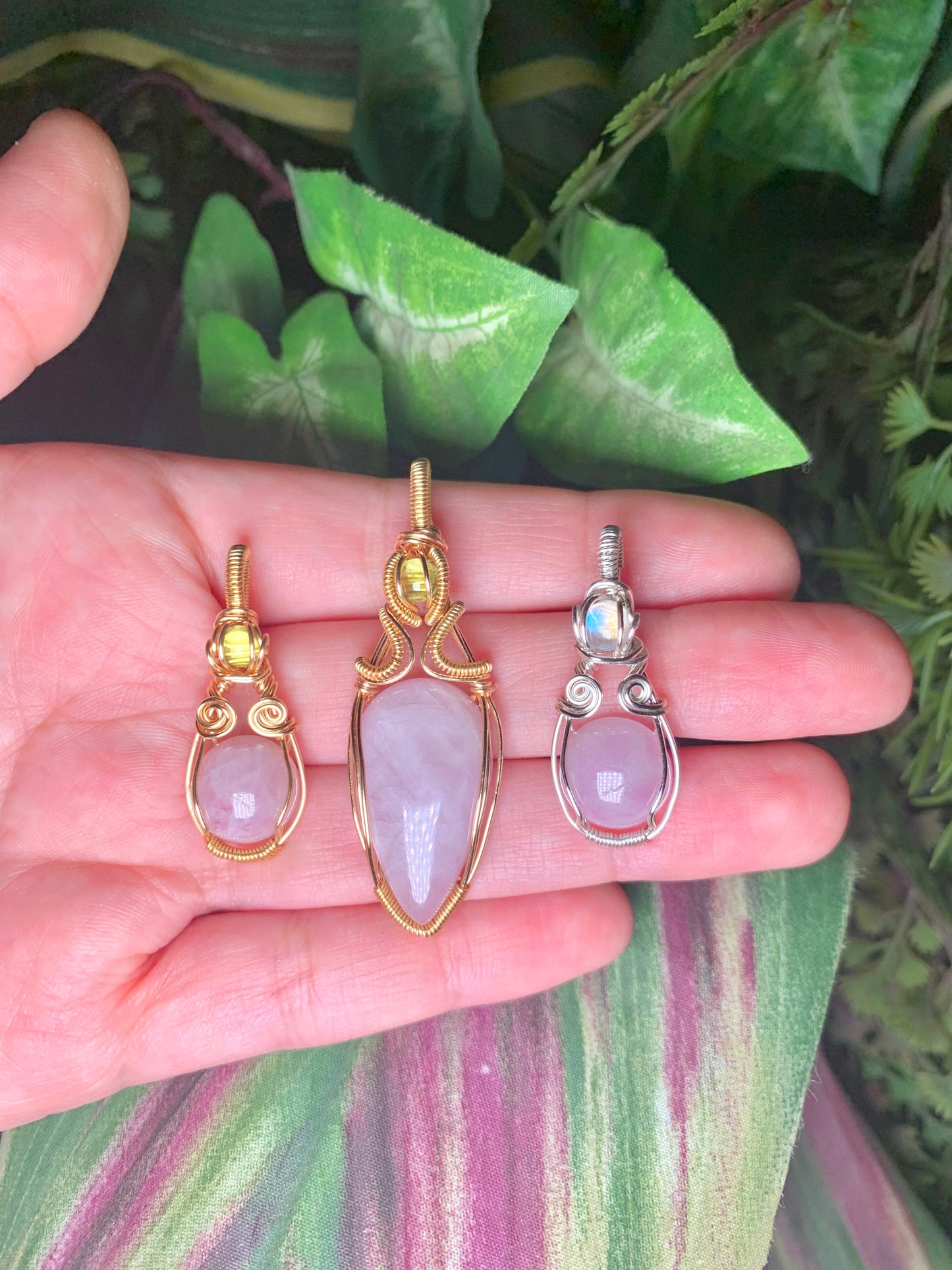 Pink Kunzite & Peridot Gold Pendant (Round)