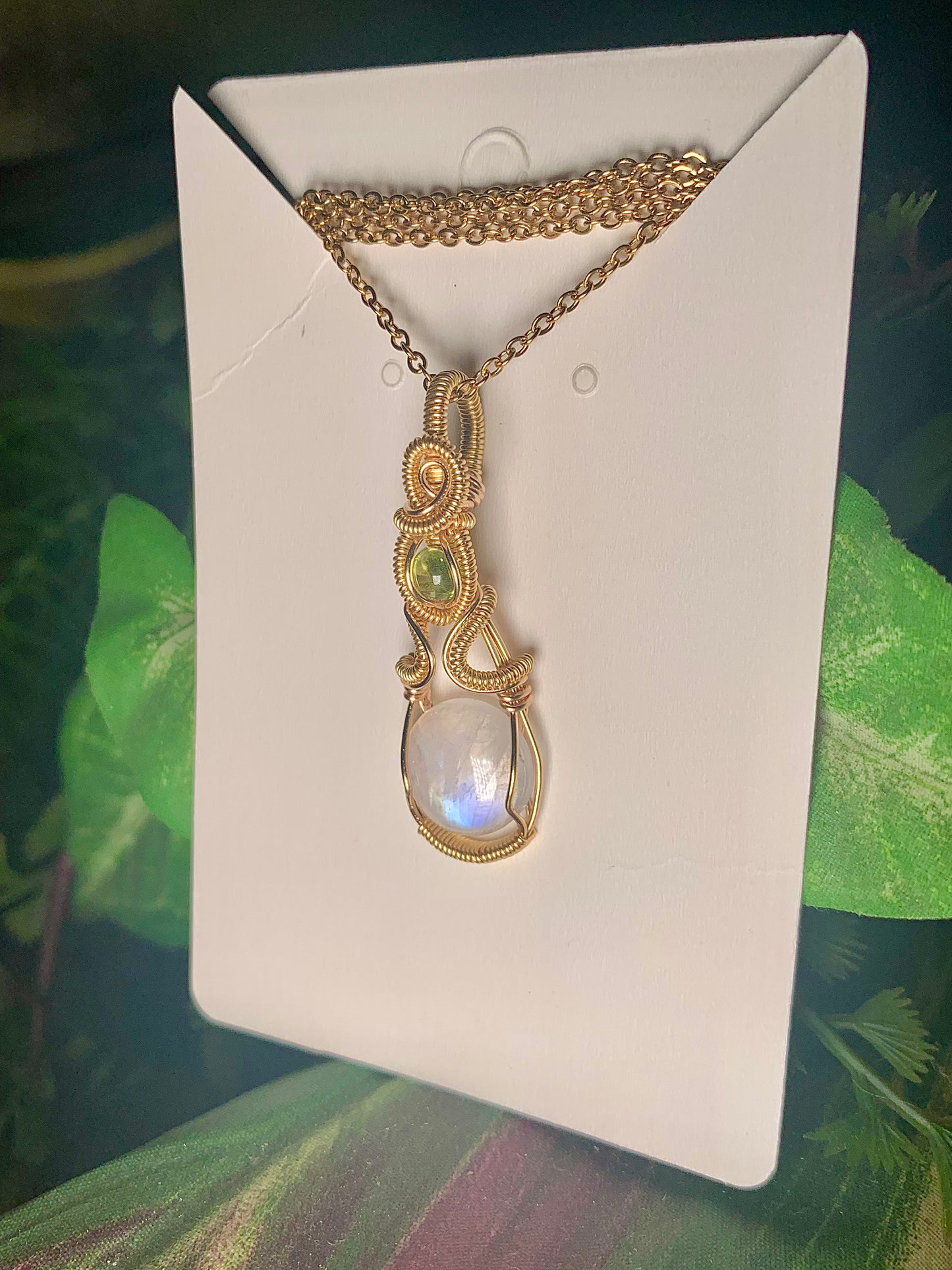 Rainbow Moonstone & Peridot Gold Pendant (Round)
