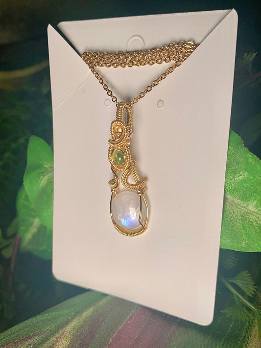 Rainbow Moonstone & Peridot Gold Pendant (Round)