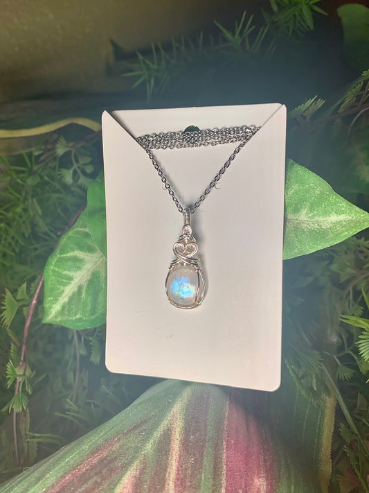 Rainbow Moonstone Silver Pendant (Round)